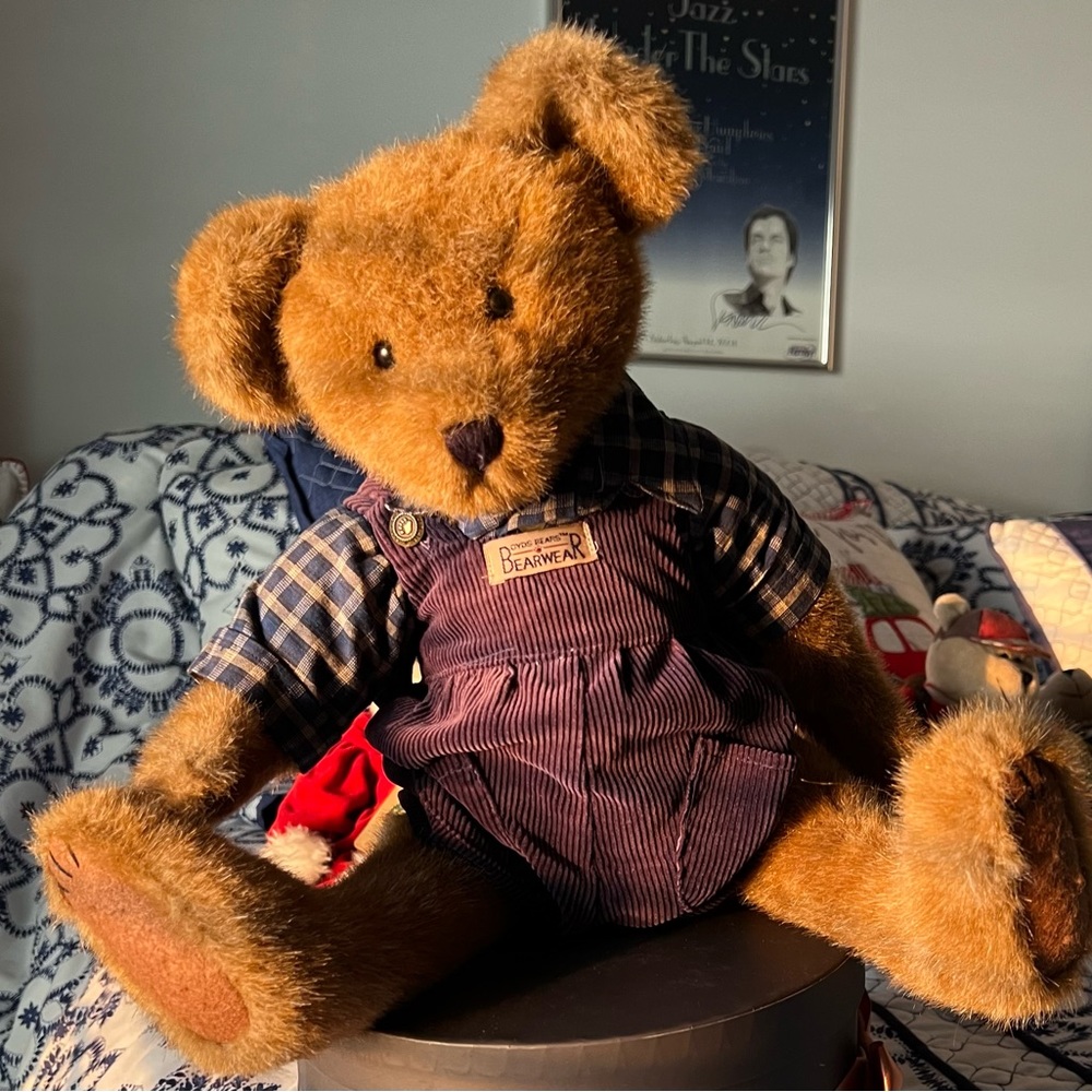 Collector Bear, Art Item